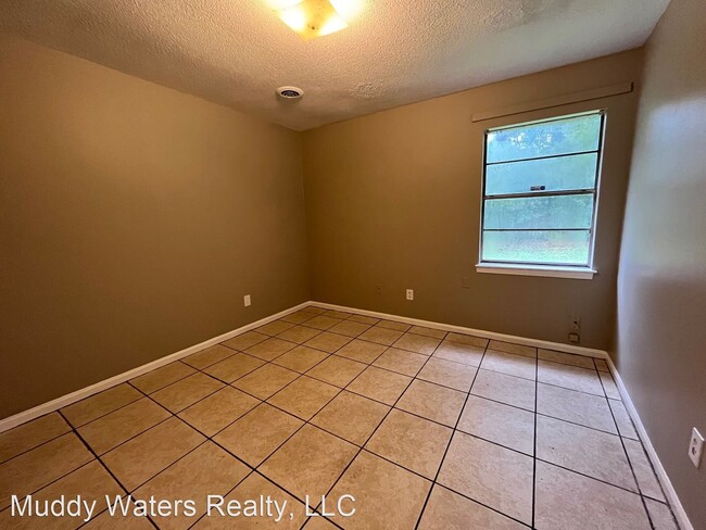 Building Photo - 3 br, 1 bath House - 6780 Pinehurst Rd