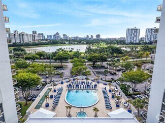 Building Photo - 3701 N Country Club Dr