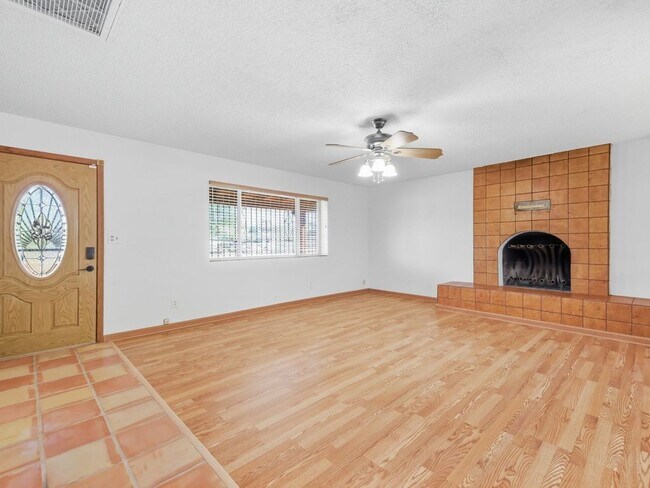 Foto del edificio - 5936 E Beverly St