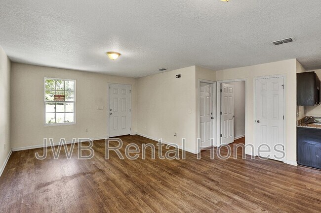 Foto del edificio - 7952 Dekle Ave