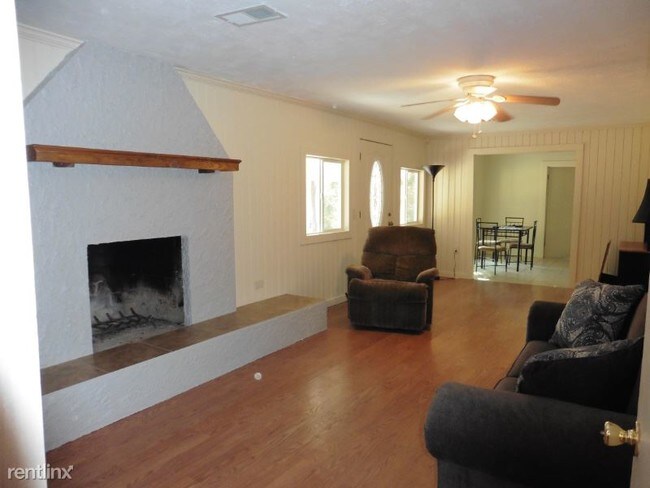 Foto del edificio - 367 Rebel Ridge Rd