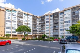 Building Photo - 1000 St Charles Pl