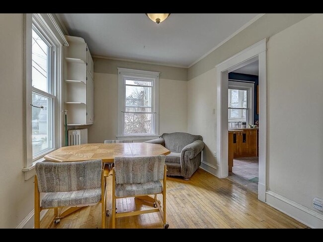 Building Photo - 1613 E Hartford Ave