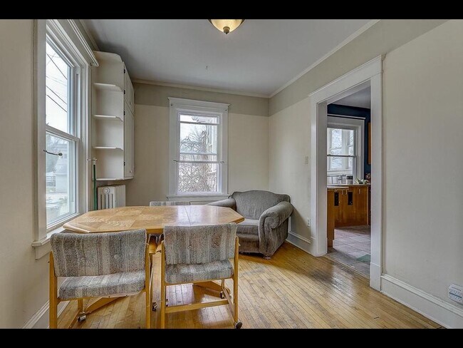 Foto del edificio - 1613 E Hartford Ave