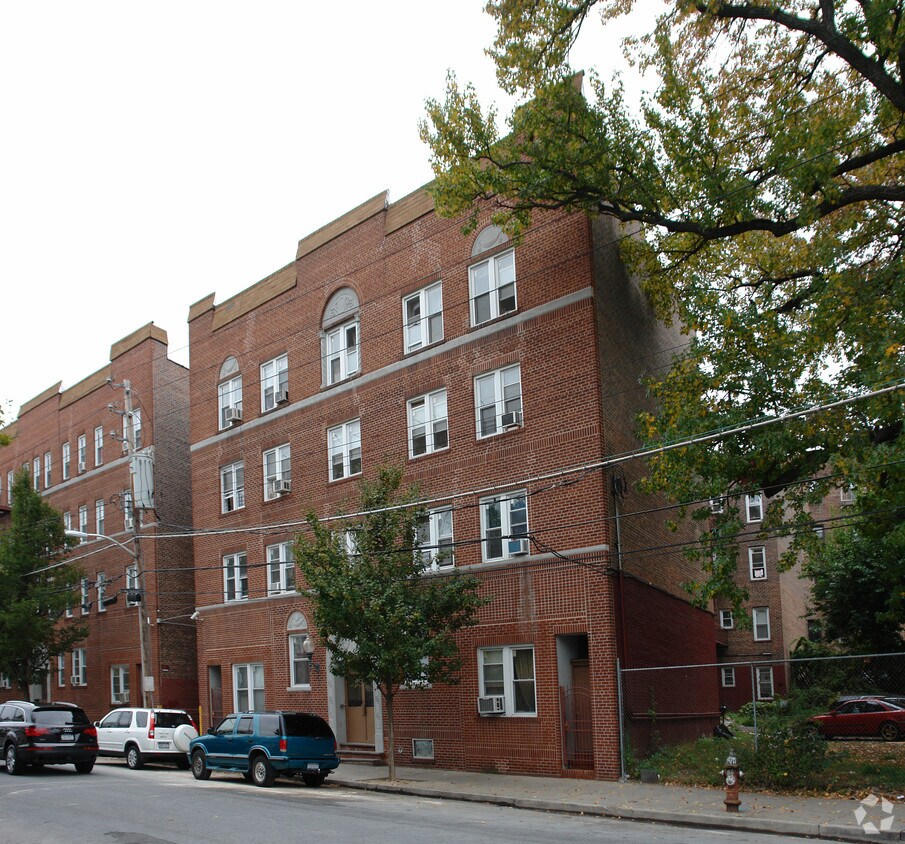 Primary Photo - 125 Poningo St