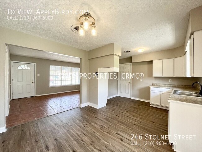 Building Photo - **3 Bed, 2 Bath Home Located in SAISD**