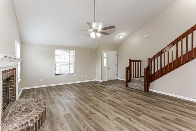 Foto del edificio - 12636 Misty Mountain Dr E