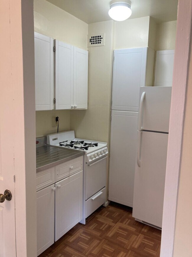 Foto del edificio - Fantastic Studio in Adams Morgan - Utilities Included - Available Now!