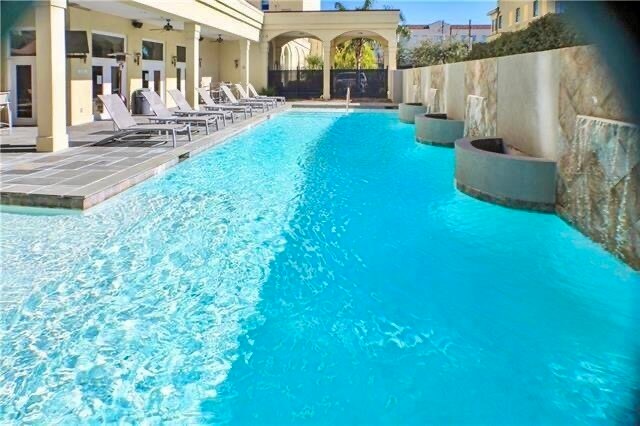 Foto del edificio - 1205 Saint Charles Ave