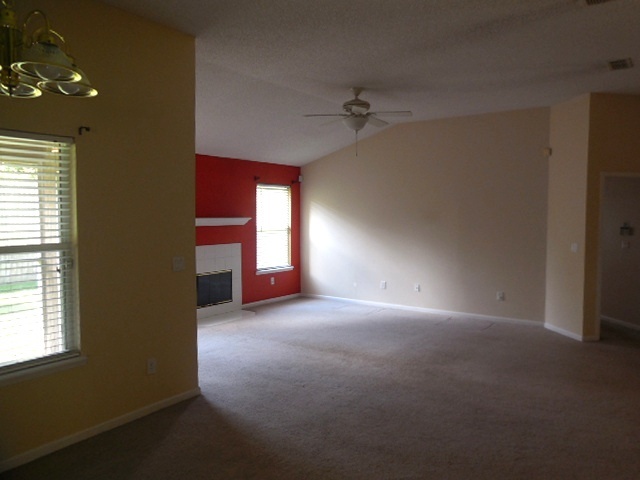 Building Photo - Spacious, traditional home 3 BD 2 BA Arlin...