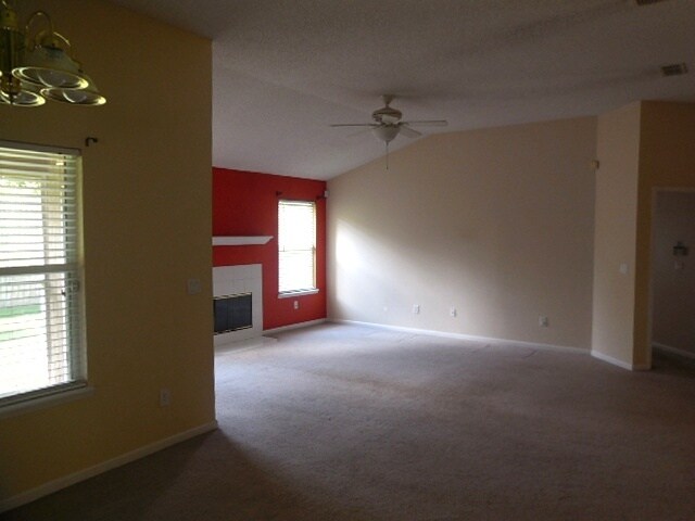 Foto del edificio - Spacious, traditional home 3 BD 2 BA Arlin...
