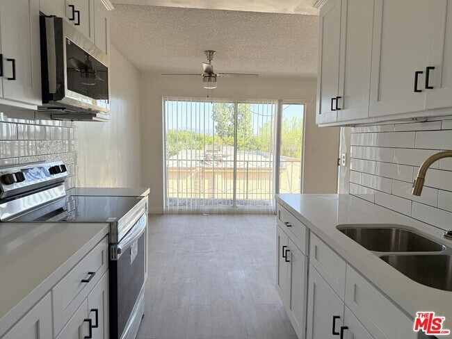 Foto del edificio - 10200 De Soto Ave