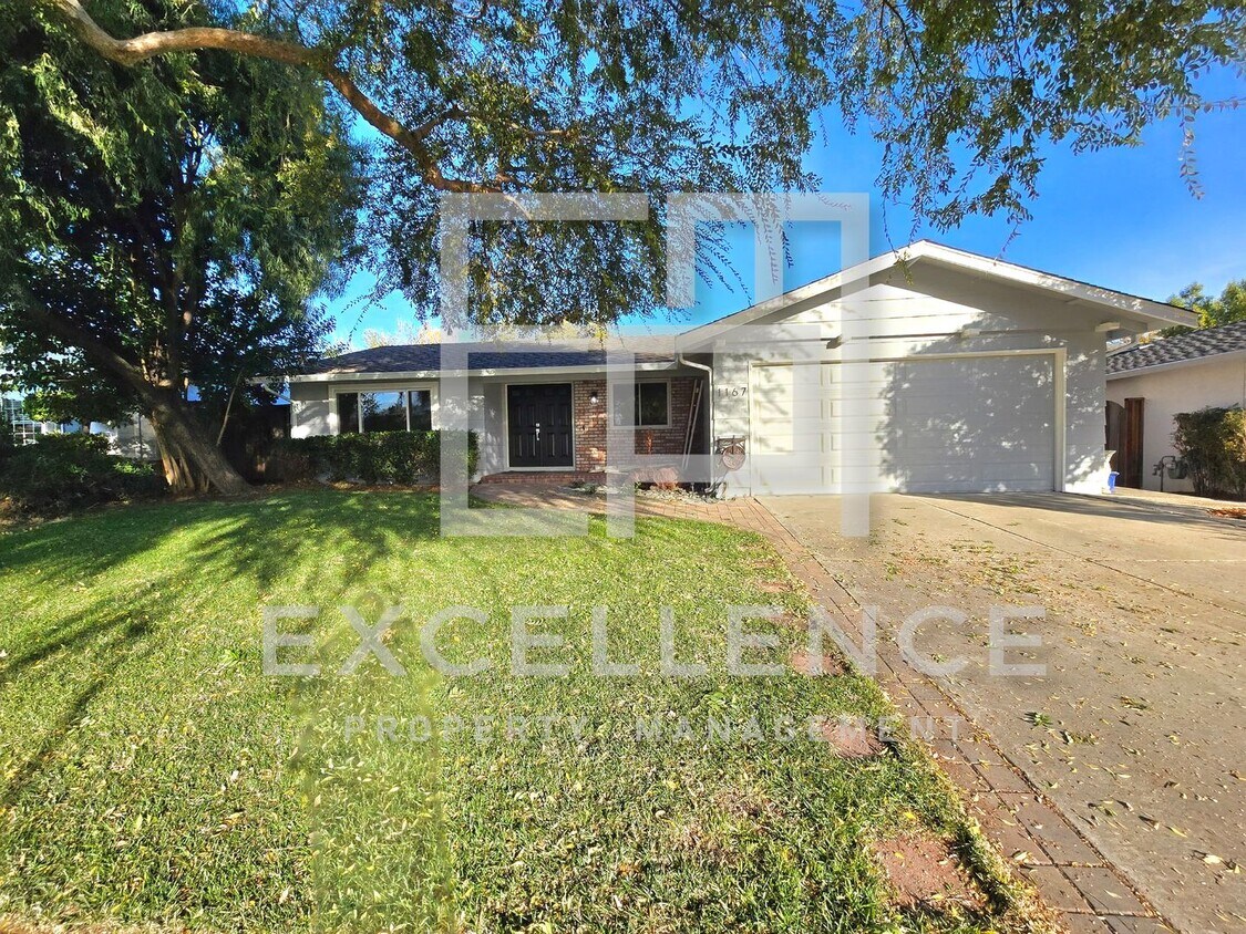 Foto principal - Newly Updated Home In Great Neighborhood -...