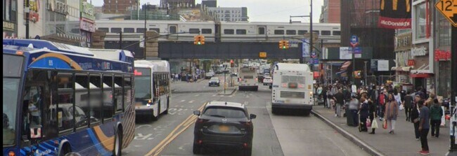 Foto del edificio - 144-38 35th Ave