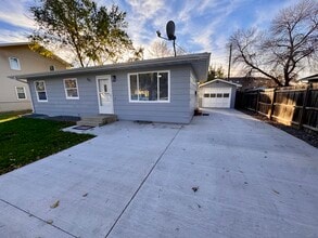 Building Photo - 1005 21st St S