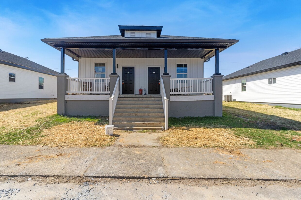 Primary Photo - 417-419 Novelty St