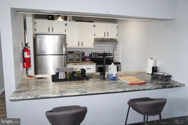 Building Photo - 704 The Woods