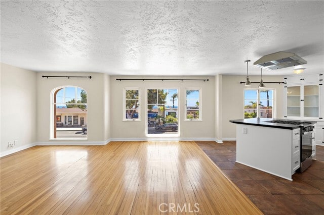 Building Photo - 976 S Coast Hwy