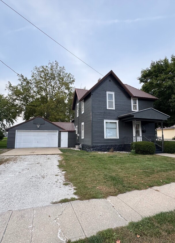 Foto principal - 102 E 8th St