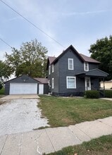 Building Photo - 102 E 8th St