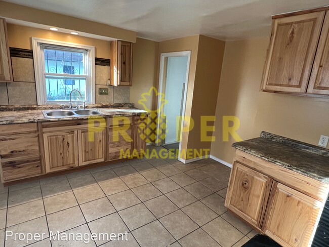 Building Photo - 3 br, 1 bath House - 823 N Upland Ave