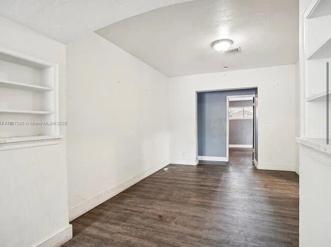 Building Photo - 586 NW 48th St