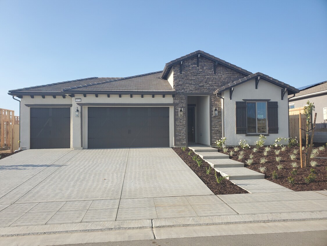 Primary Photo - 19720 Desert Willow Ln