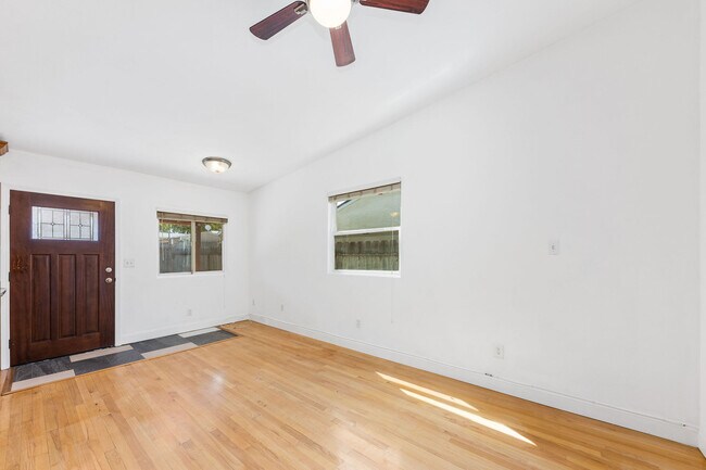 Foto del edificio - 419 Rivercrest Ln