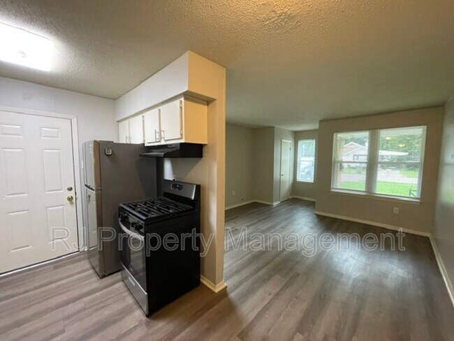 Foto del edificio - 3479 Powell Ave