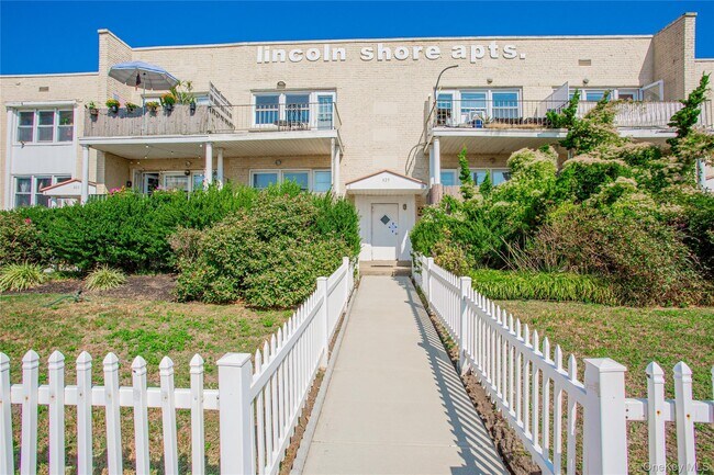 Foto del edificio - 325 Shore Rd