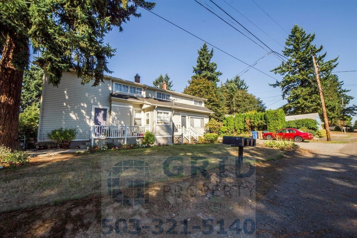 Two Bedroom Apartment Available in Milwaukie! - Two Bedroom Apartment Available in Milwaukie!