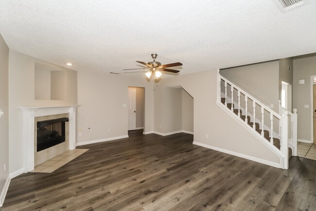 Building Photo - 4834 Graham Lake Dr