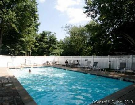 Foto del edificio - 38 Strathmore Ln