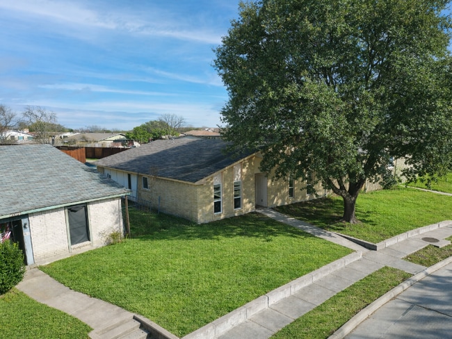 Building Photo - 6013 Cedar Ln