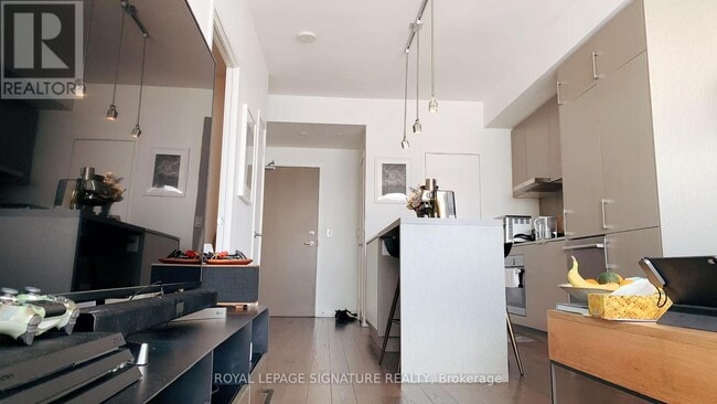 Building Photo - 100 Harbour St