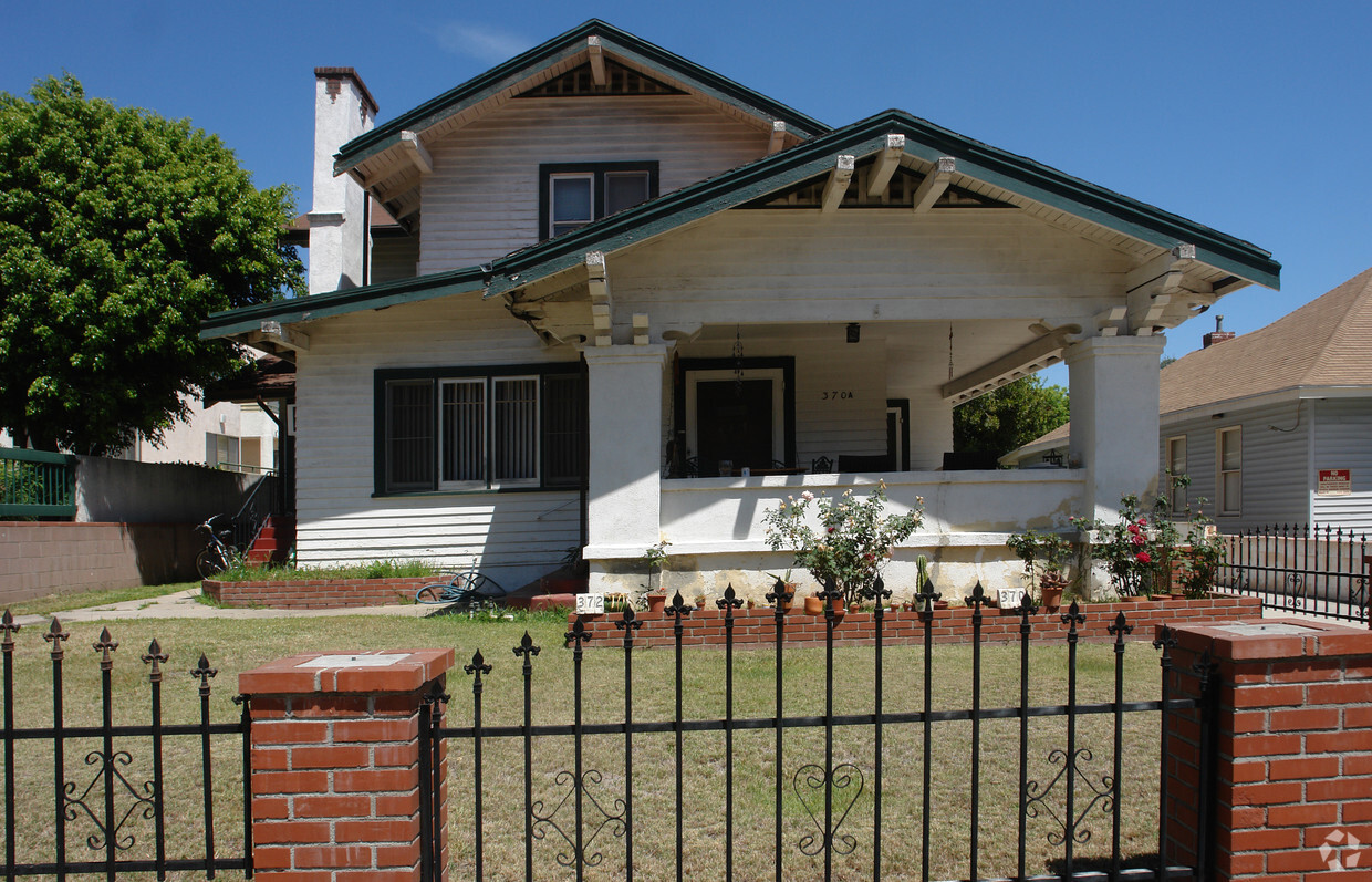 Building Photo - 370 Los Robles Ave