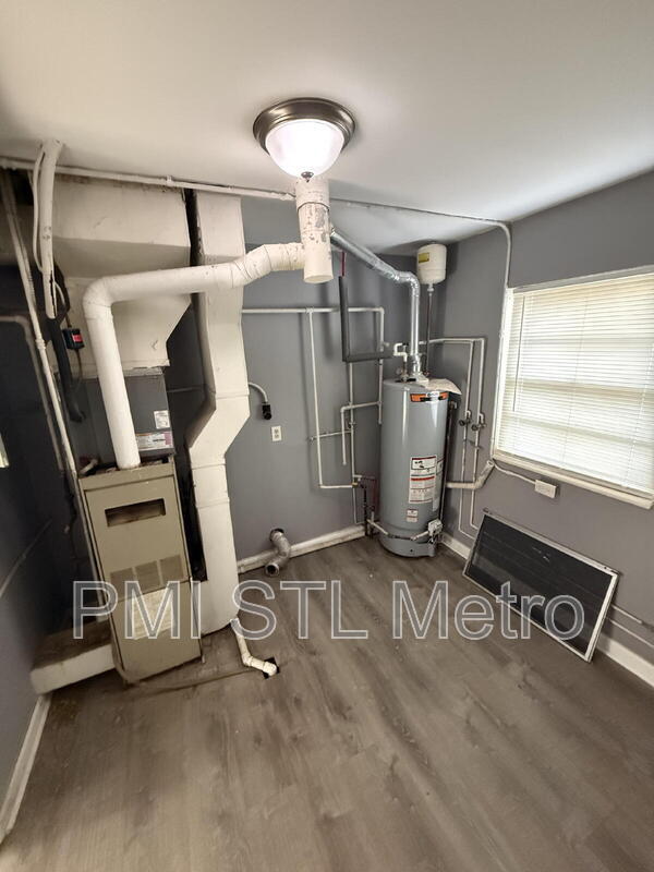 Building Photo - 705 Beardsley Ct