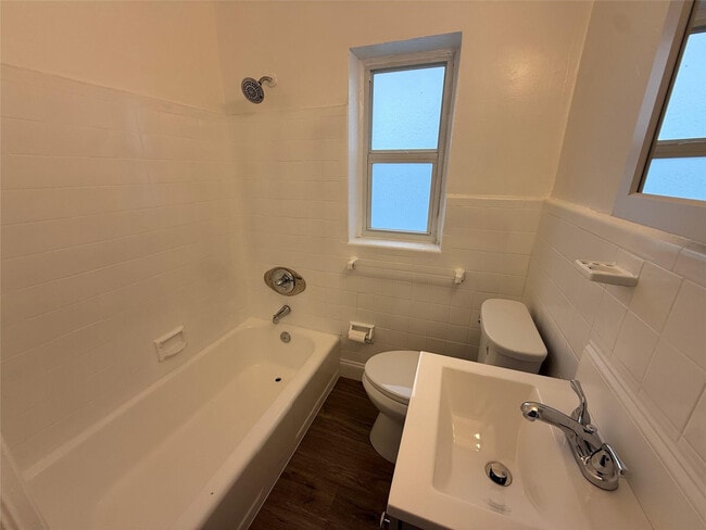 Foto del edificio - 2037 Madison St