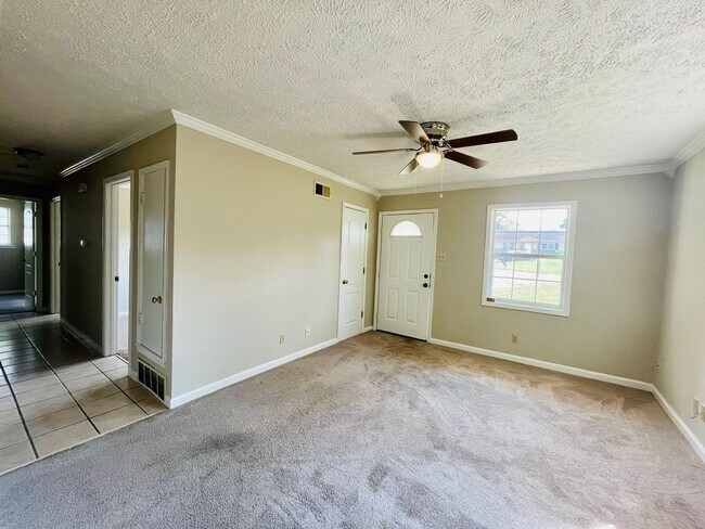 Building Photo - Autumn Bliss Awaits