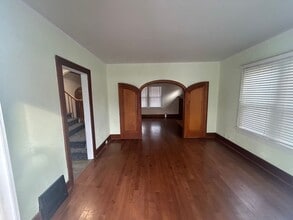 Building Photo - 727 Brady Ave