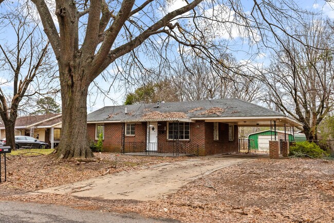 Building Photo - Cute and Newly Renovated 3 Bedroom 1 Bath ...