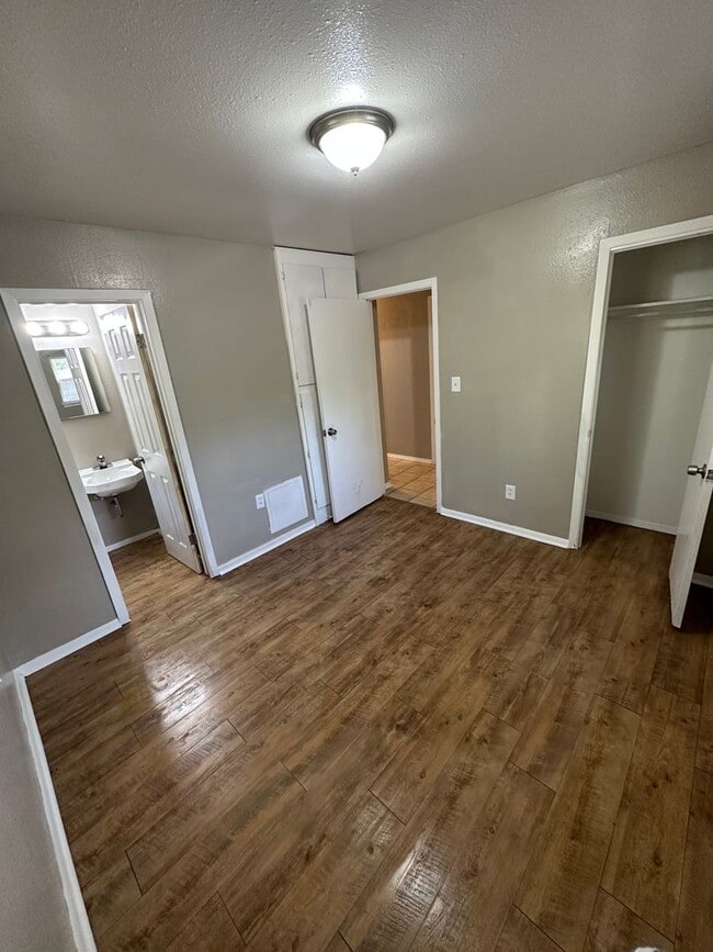 Foto del edificio - Charming 5 Bedroom House Bethany Oklahoma