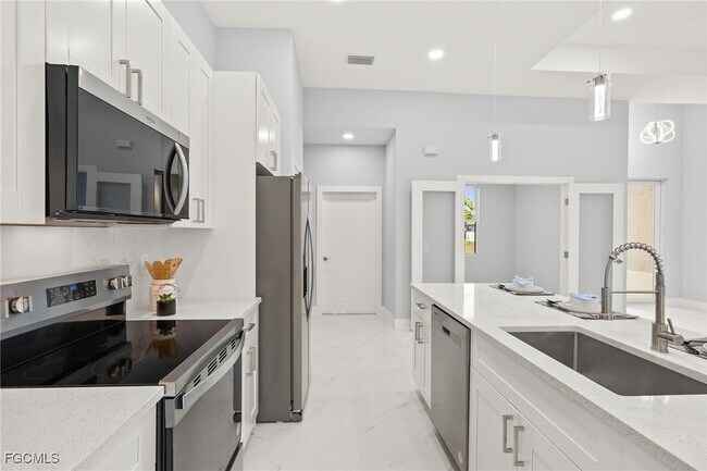 Foto del edificio - 3733 15th St W