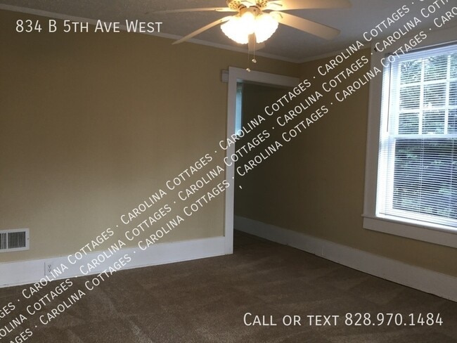 Building Photo - 834 5th Ave W