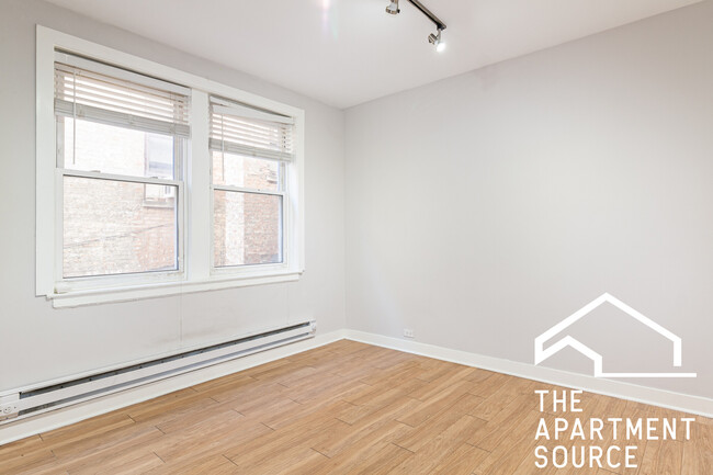 Foto del edificio - 511 W Belmont Ave