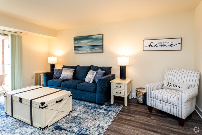 2BR, 1.5BA - 806SF - Livingroom - Liberty Gardens Apartments