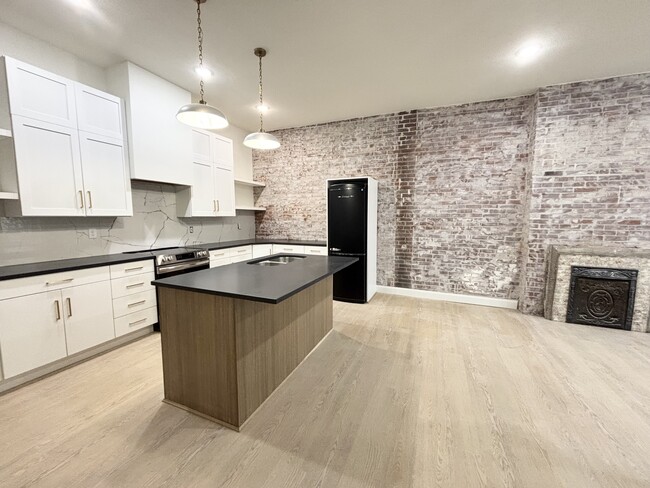Foto del edificio - 709 Broadway St