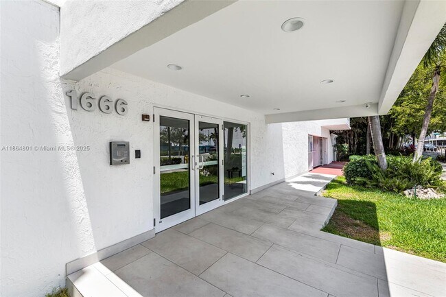 Foto del edificio - 1666 West Ave