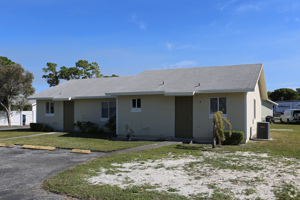 Community - Newton Woods Apartments