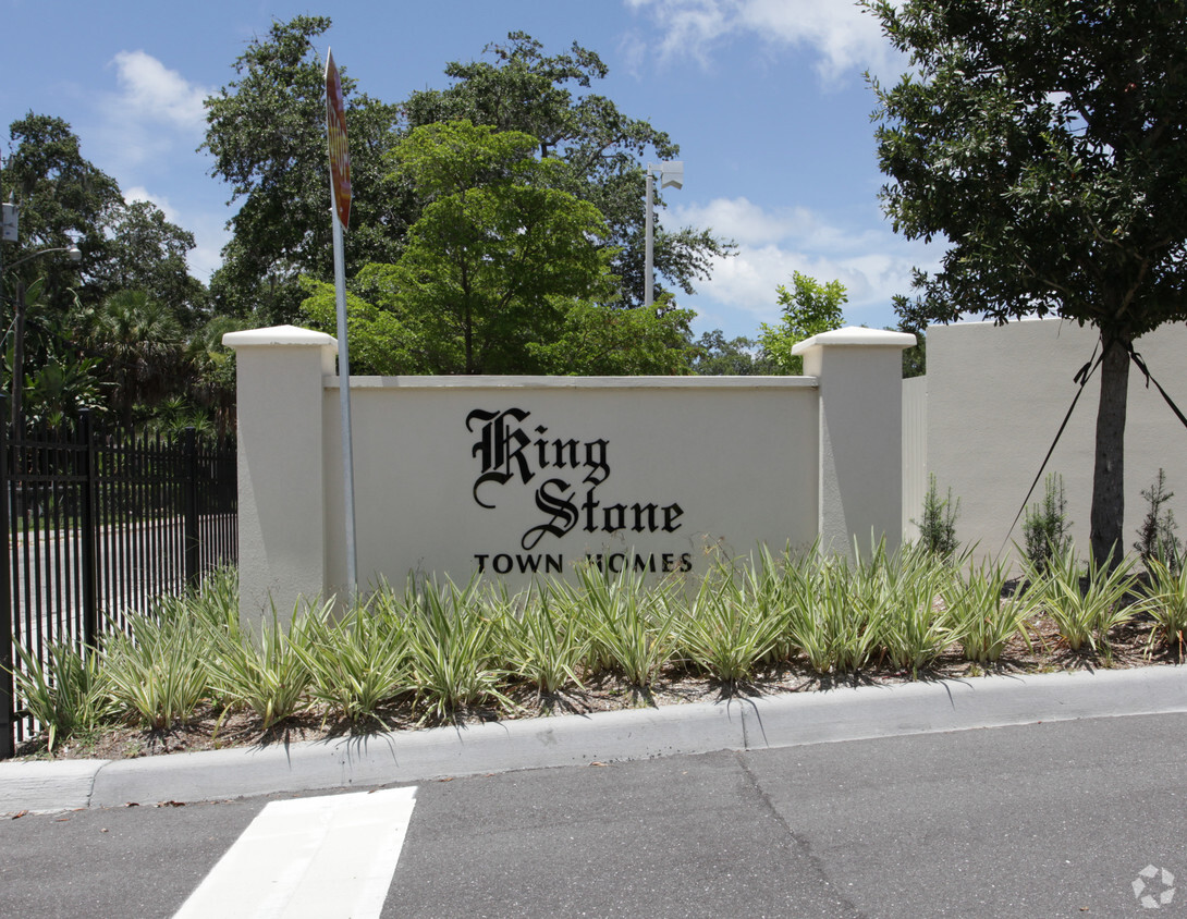 Foto del edificio - King Stone Town Homes